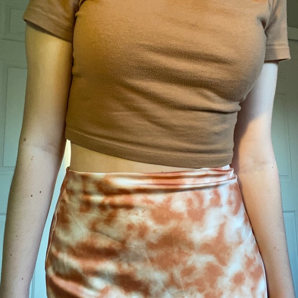 Orange and white satin maxi skirt! Very good condition, and slimmer fit. - Picture 7 of 8